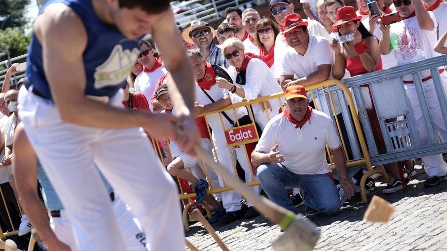 San Fermín | Herri kirolak en la plaza de los Fueros