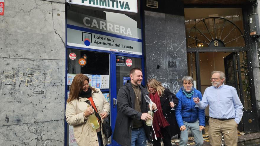 El nacimiento de un bebé trae premio en Bilbao: el sorteo de El Niño cumple el dicho del pan debajo el brazo