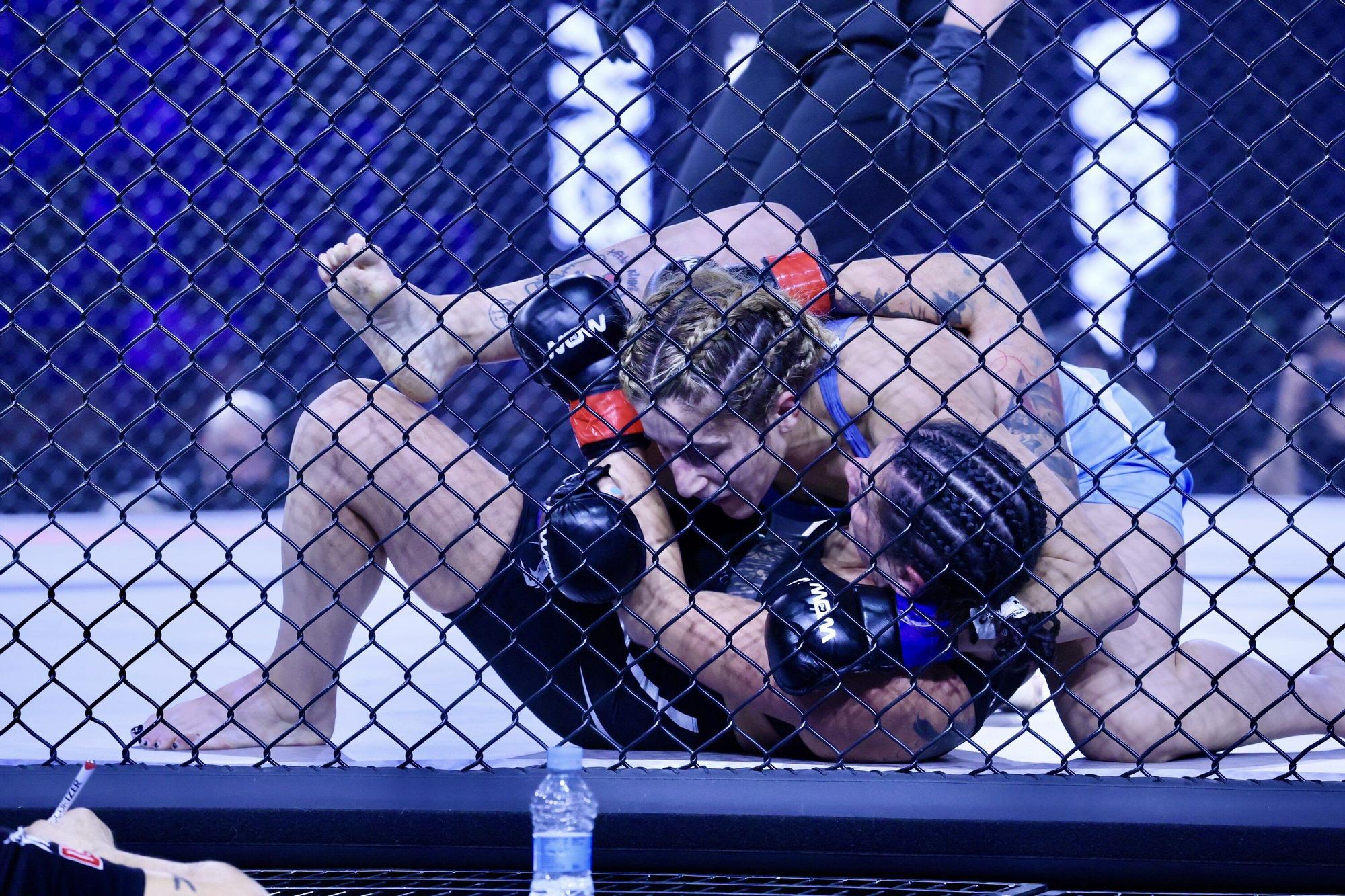 En imágenes: El Buesa se rinde al MMA con Topuria como estrella