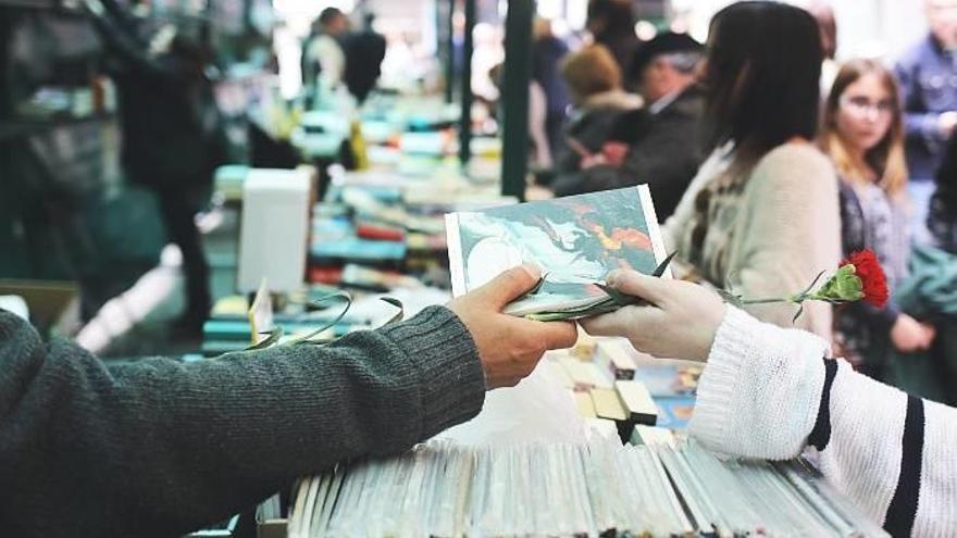 Aburto insta a &quot;defender el trabajo de creación de nuestros escritores&quot;