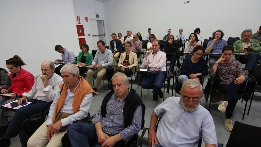 Parte de los asistentes al encuentro que se celebró en el Centro Tecnológico de Estella-Lizarra.