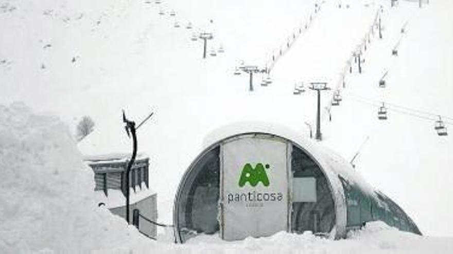 La estación de Panticosa, con abundante nieve.