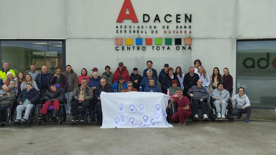 Profesionales y usuarios de Adacen reivindican los derechos de las mujeres con discapacidad