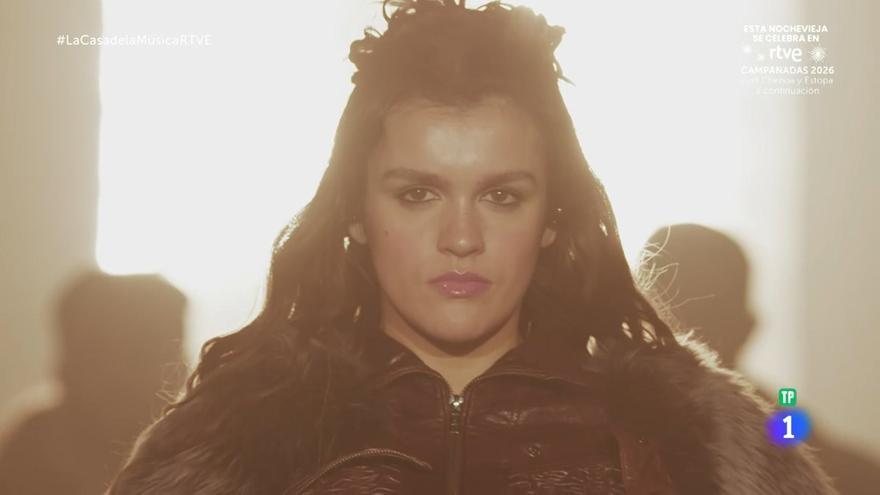 Amaia Romero conquista el especial de Nochevieja con su homenaje al folclore euskaldun desde el Monasterio de Irache