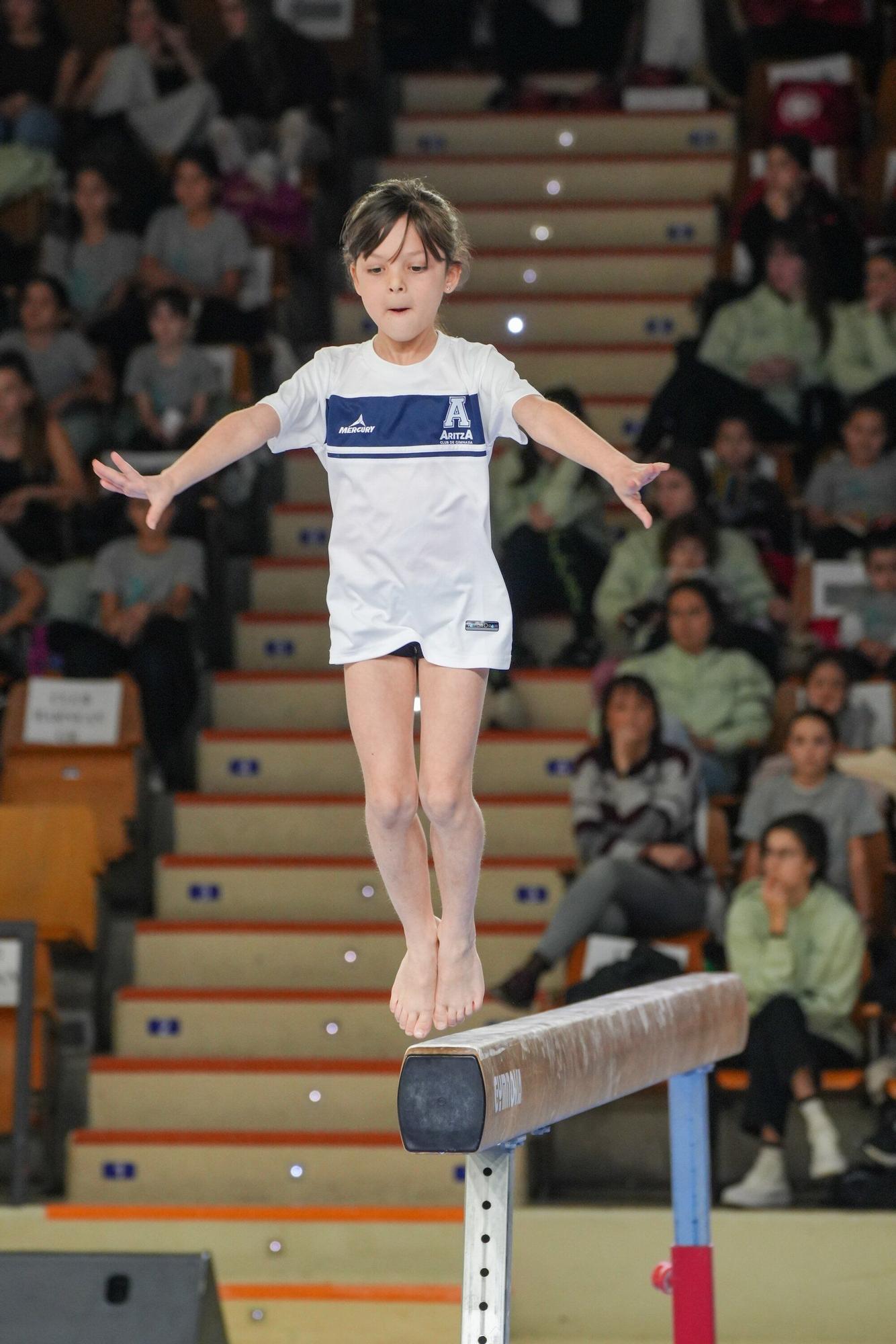En imágenes: Mendizorroza disfruta la 30ª Gala Internacional Navideña de Gimnasia