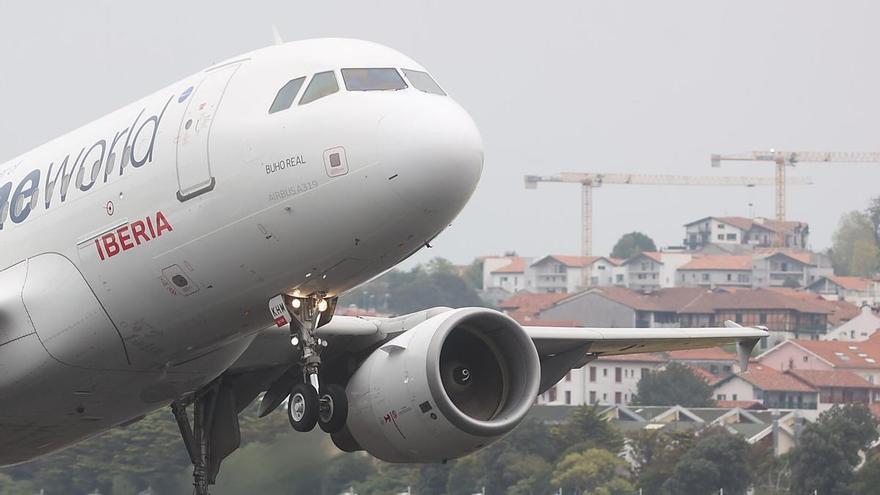 Hendaia se moviliza contra el aeropuerto de Hondarribia: cambiar vuelos o cerrarlo