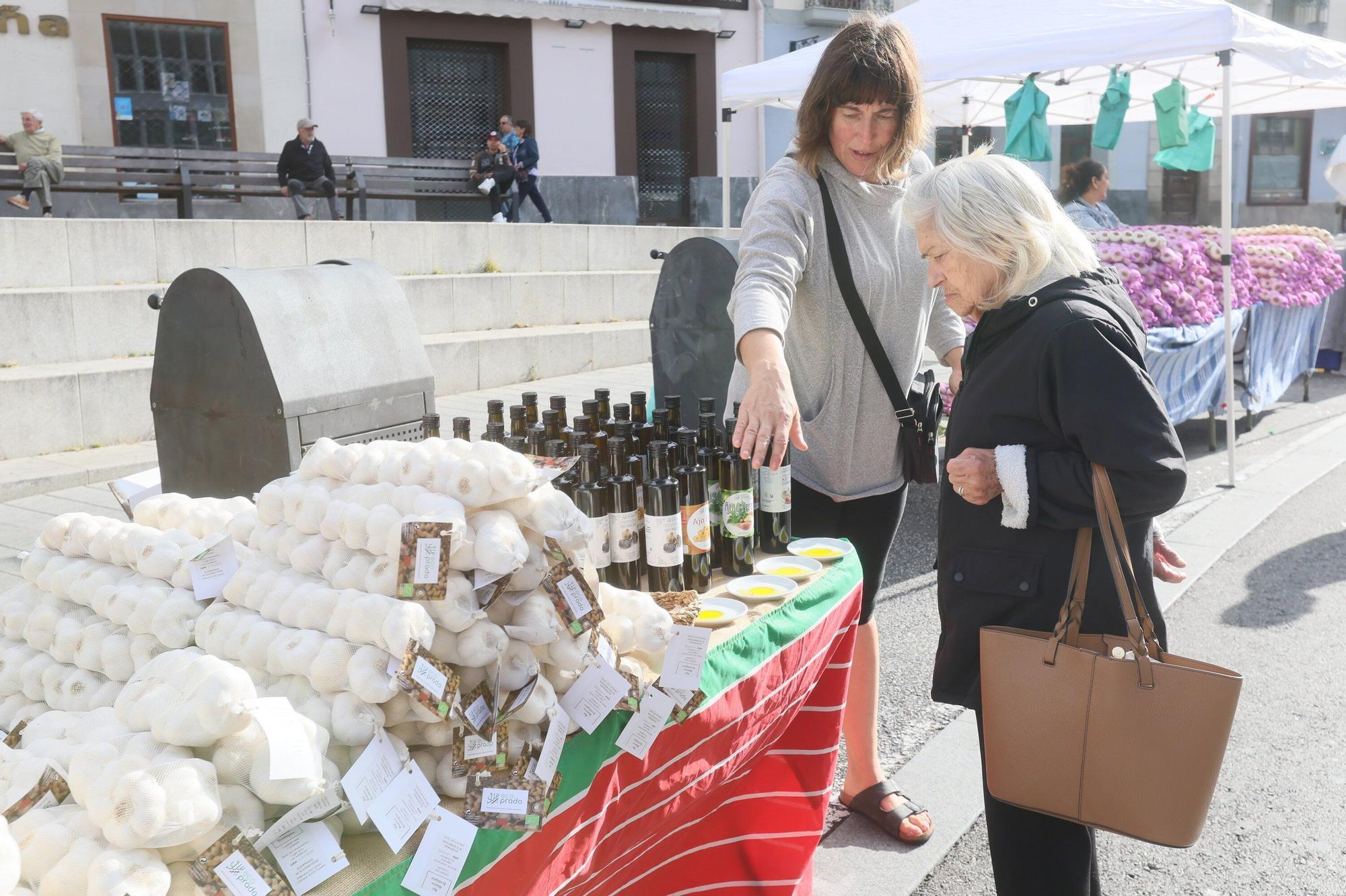En imágenes: La feria de ajos atrae a los vitorianos un año más