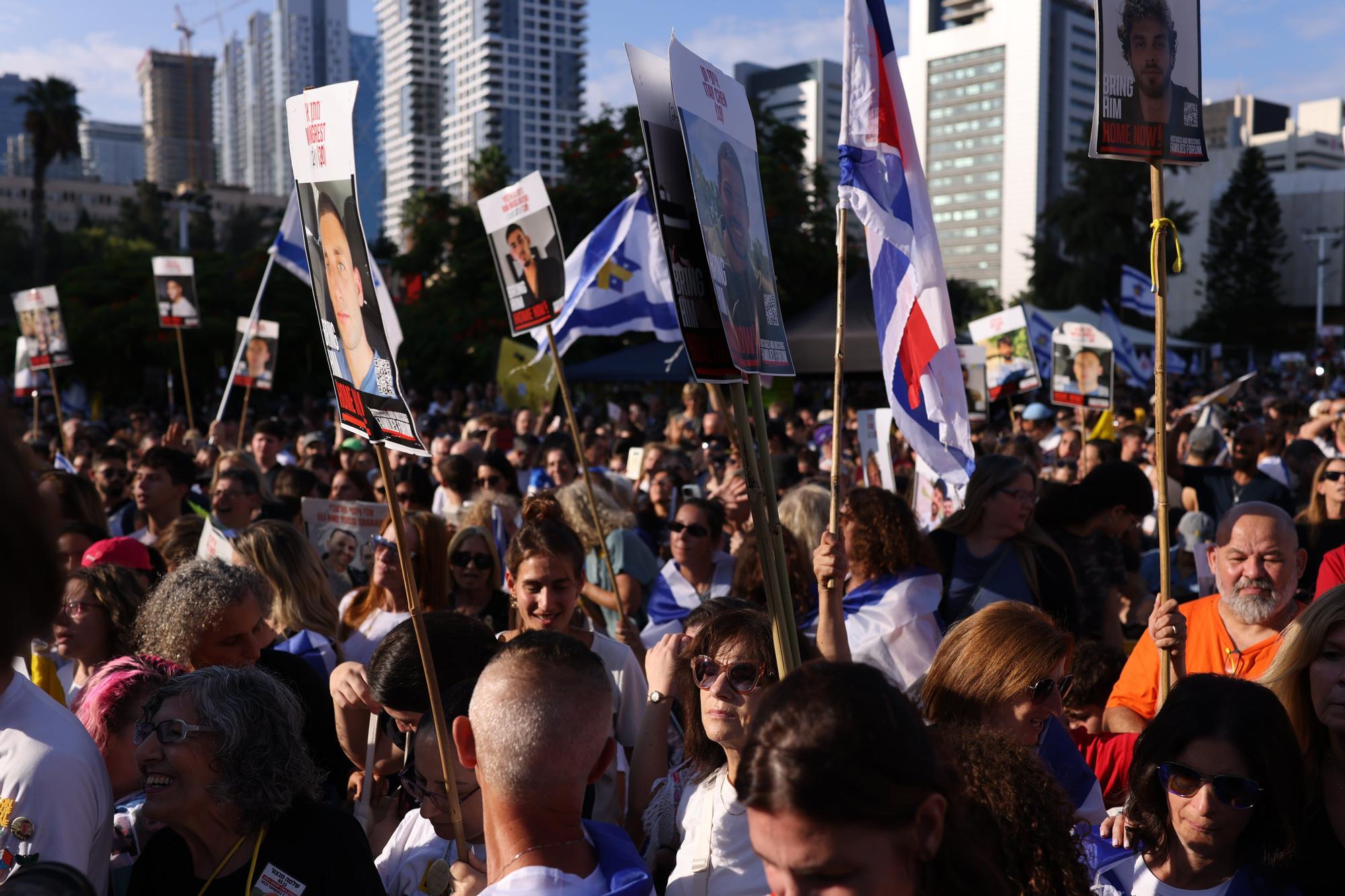 En imágenes | Los familiares de los rehenes israelíes celebran su liberación