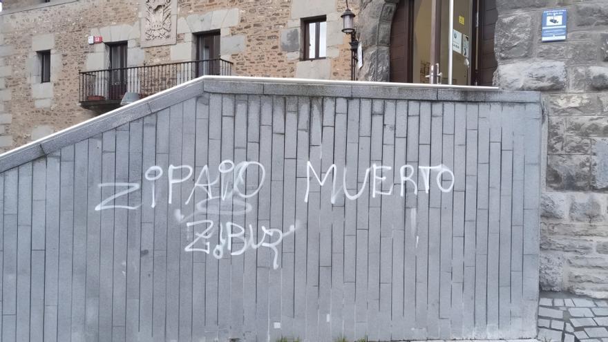 Aparecen nuevas pintadas contra la Ertzaintza en Amurrio