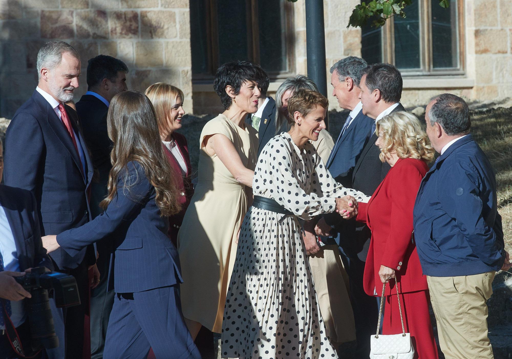 Visita de los Reyes y la princesa Leonor al monasterio de Leyre