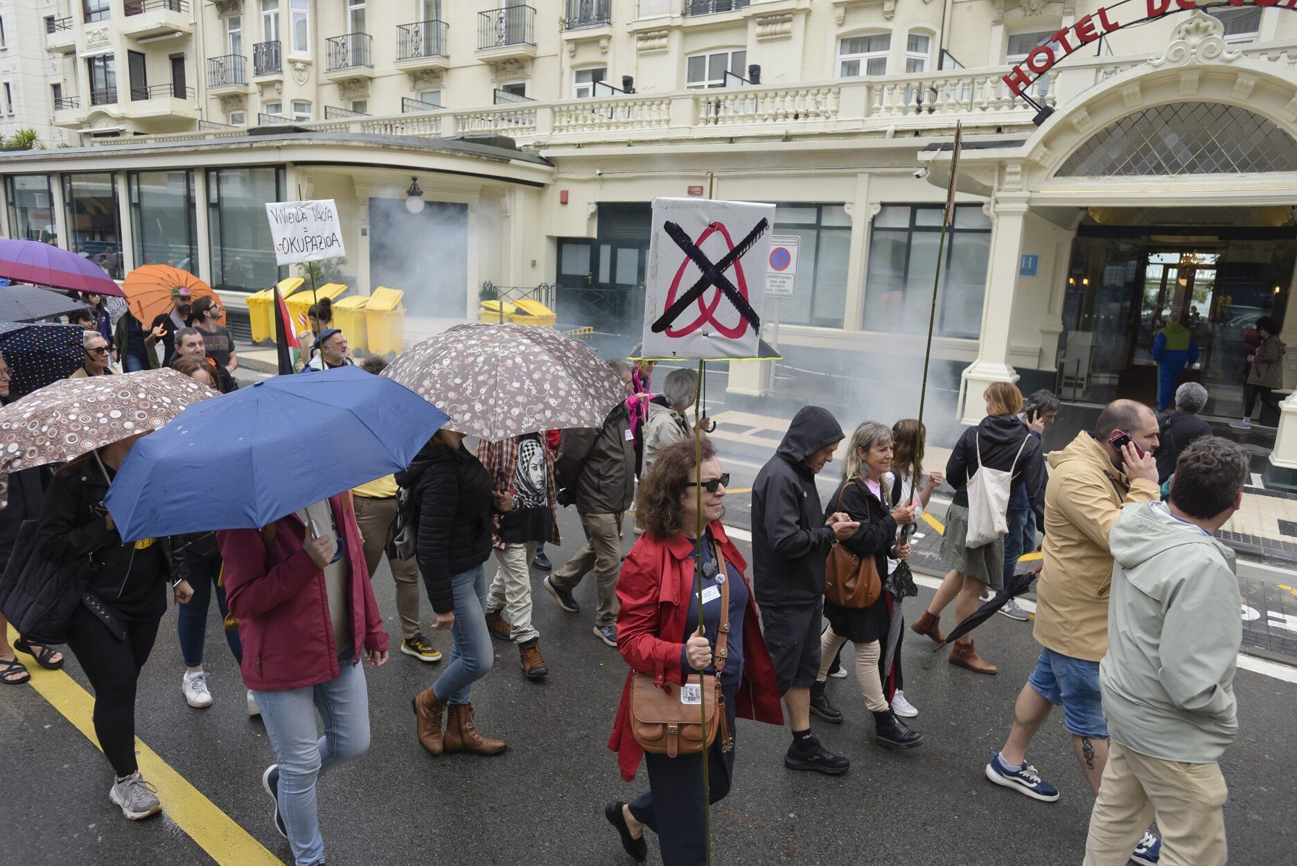 Donostia sale a la calle para protestar en contra de la turistificación