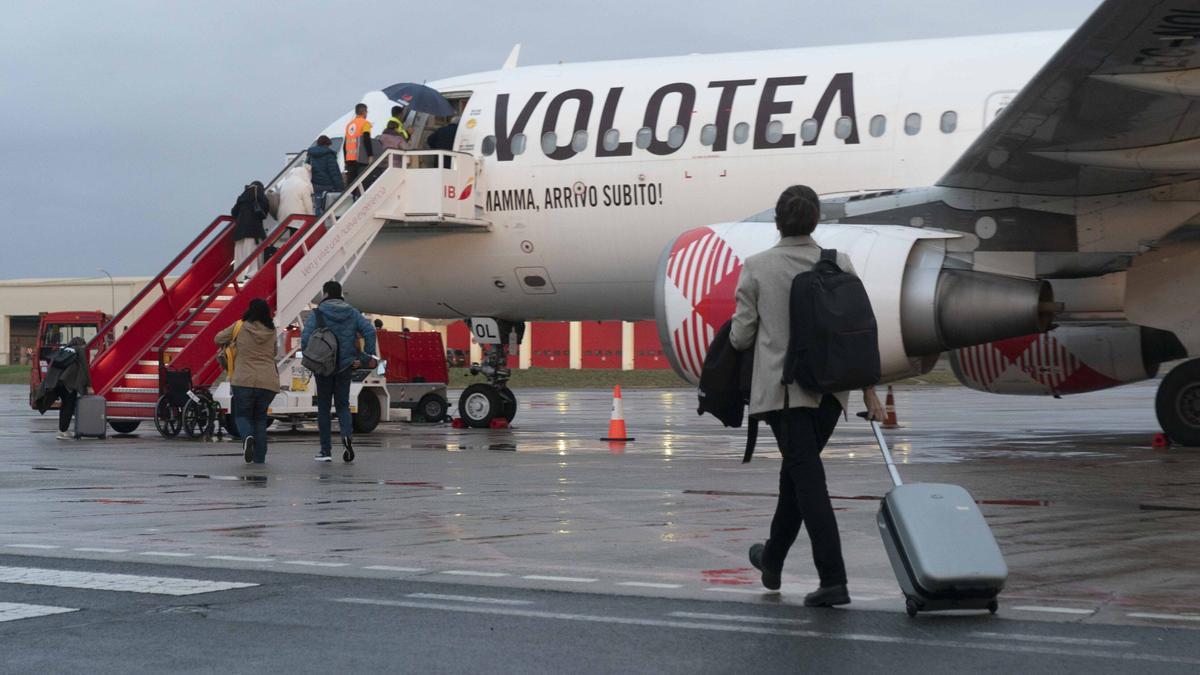 En imágenes: Foronda estrena los vuelos regulares a Barcelona y Madrid