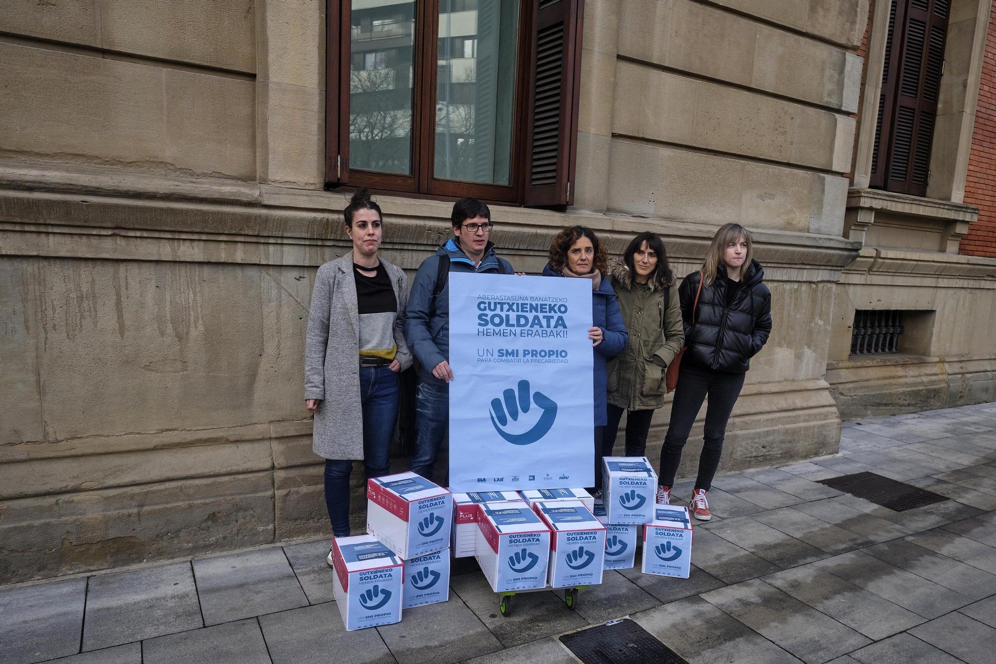 ELA, LAB, ESK, Steilas, Etxalde e Hiru en el Parlamento de Navarra
