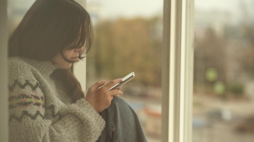 Expertos alertan del creciente uso de los chatbots para combatir la soledad