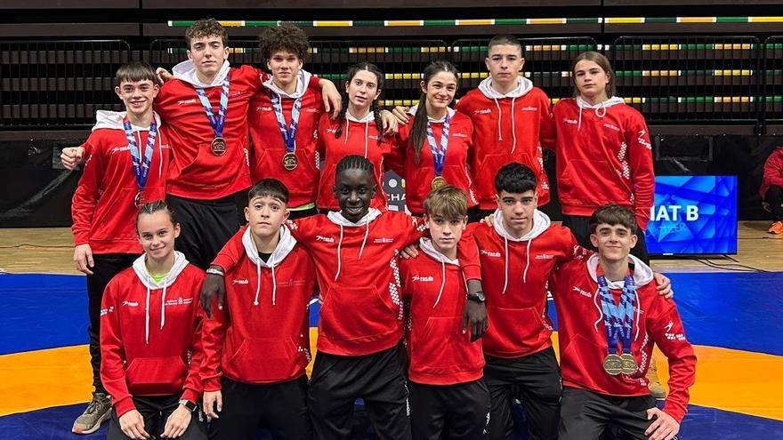 Lucha Olímpica | Catorce medallas para Navarra en los estatales