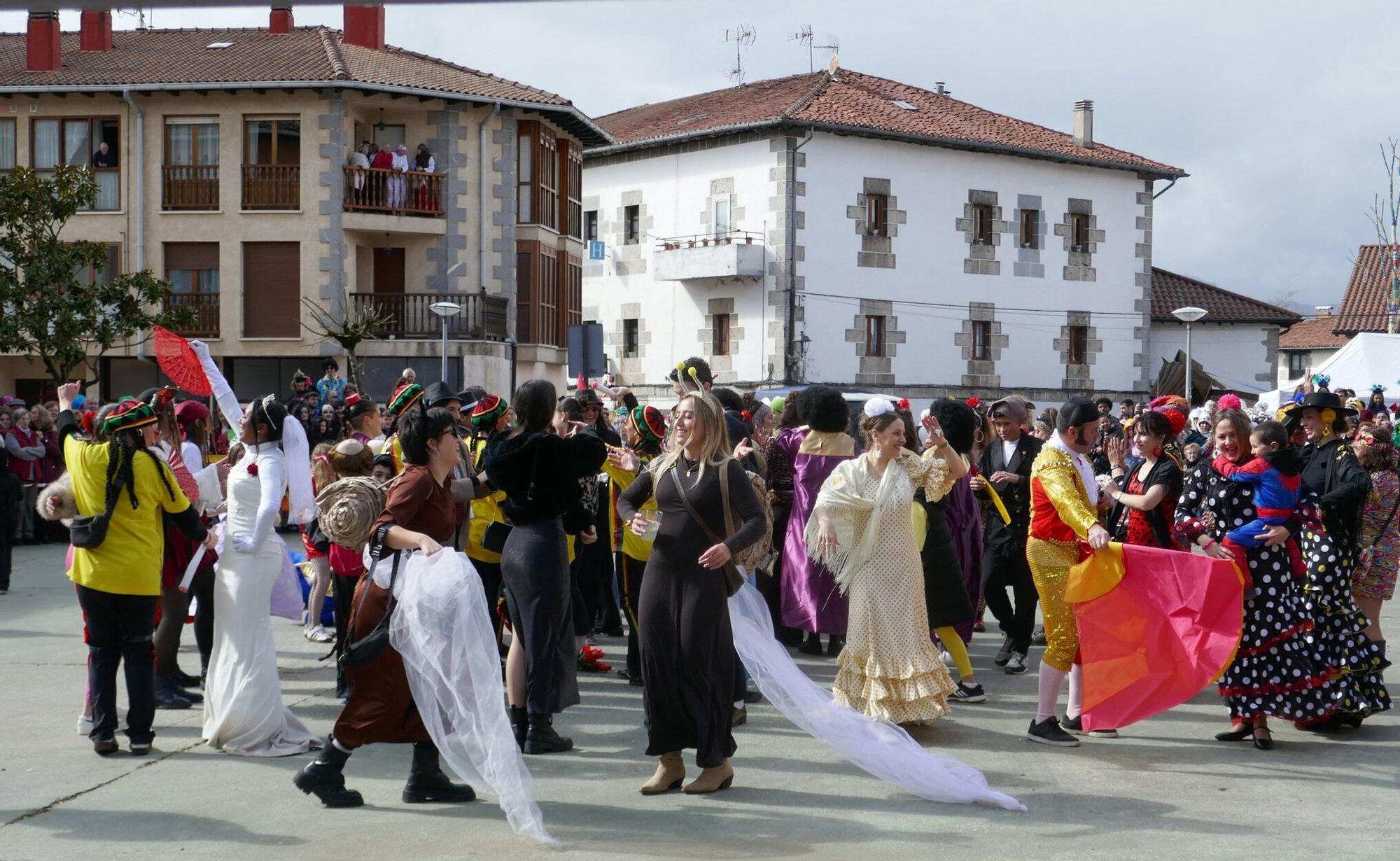 La magia del carnaval transforma Lekunberri