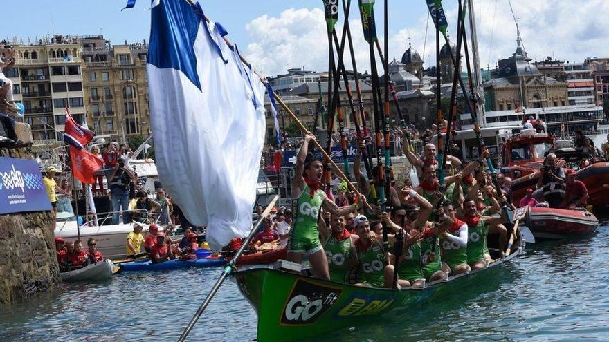 Un alarde por la avenida de Hondarribia