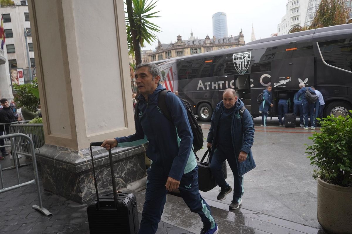 Los jugadores del Athletic llegan al hotel de concentración