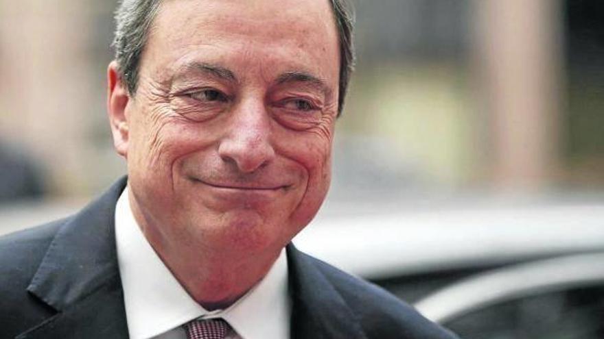 Draghi defiende el éxito de la política monetaria y constata &quot;la vuelta del crecimiento&quot; a la eurozona