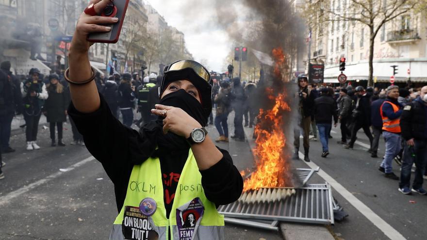 Al menos 20 detenidos en París por las protestas contra la reforma de las pensiones