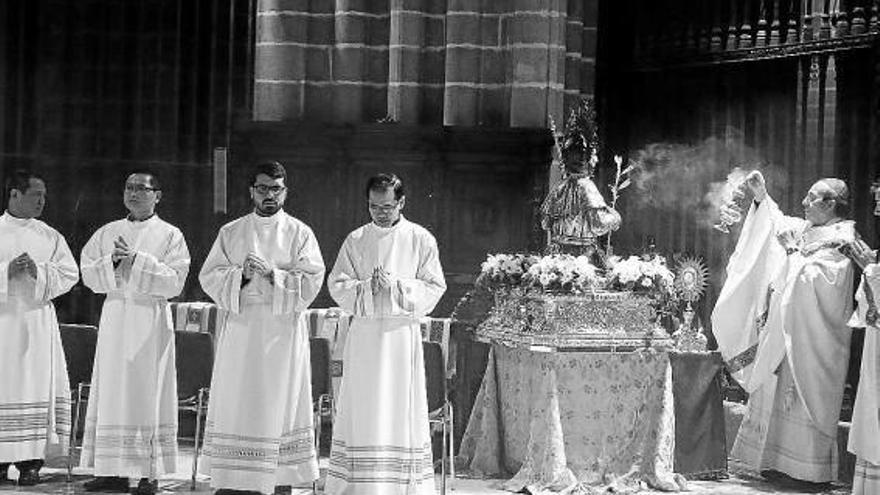 Ordenaciones sacerdotales en la seo de Iruña