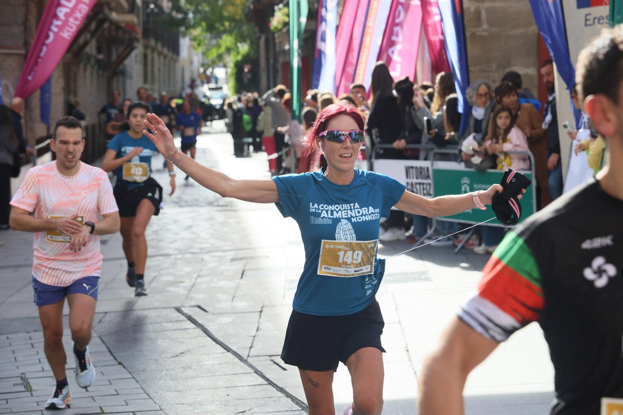 En imágenes: Miles de personas participan en La Conquista de la Almendra
