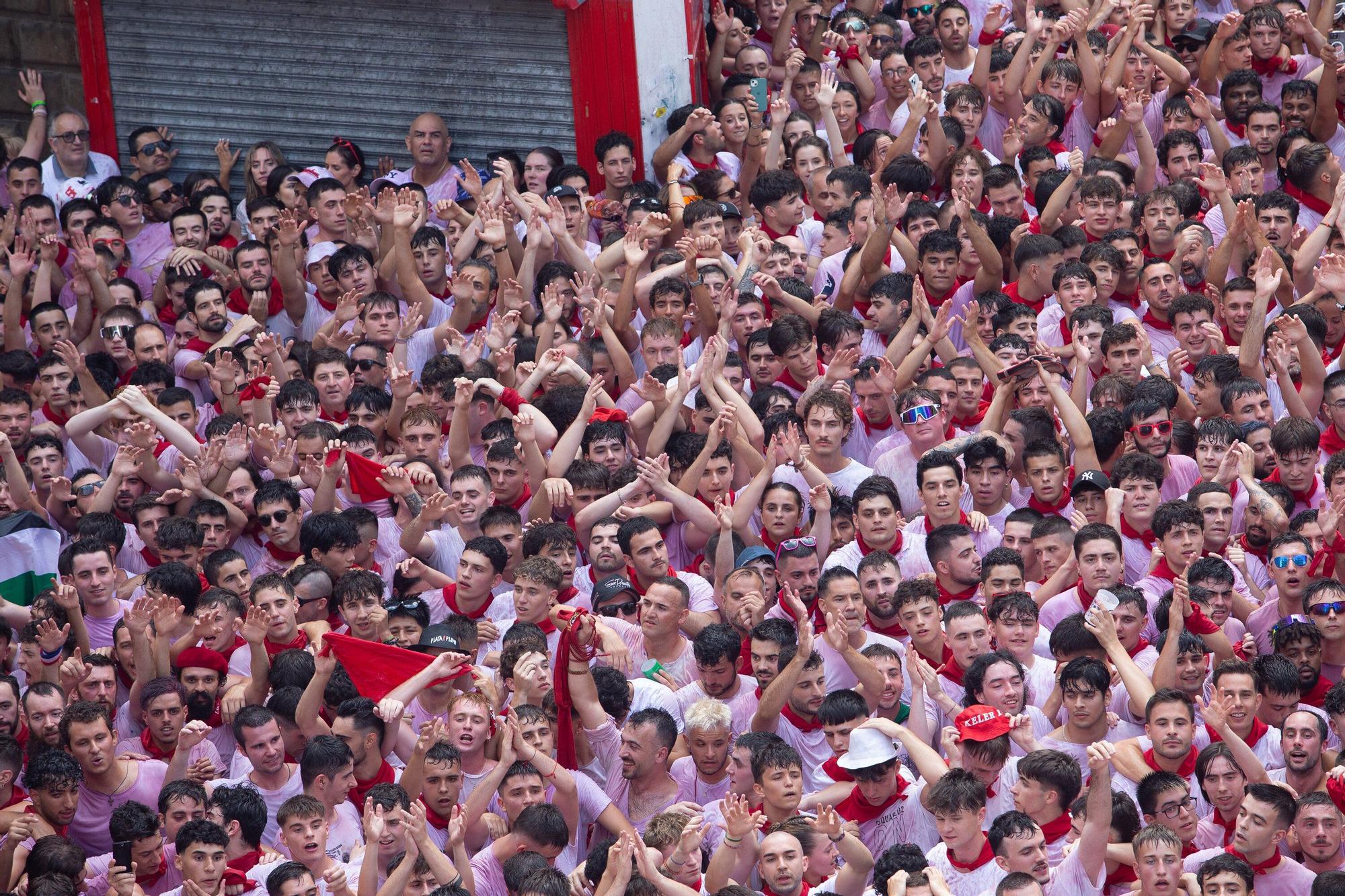 Fotos del  Chupinazo de San Fermín 2025 en Pamplona: ¡La fiesta más internacional se enciende con un grito solidario por Palestina!