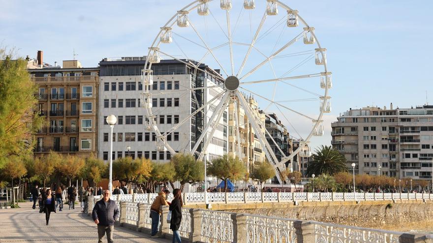La calle Andía de Donostia se cierra temporalmente por el montaje de la noria de Navidad