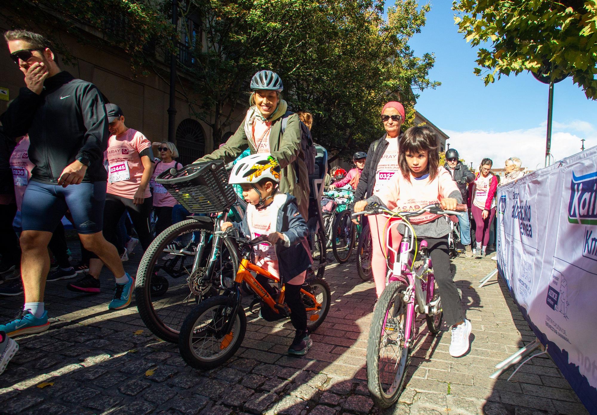 Fotos de la Carrera contra el Cáncer de Mama de Saray en Pamplona 2025