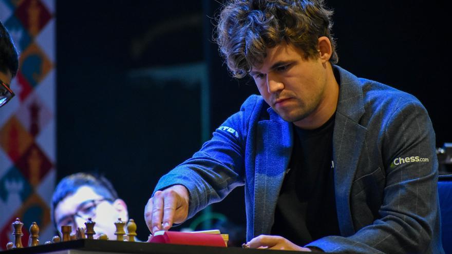 Magnus Carlsen logra su vigésimo título mundial de ajedrez