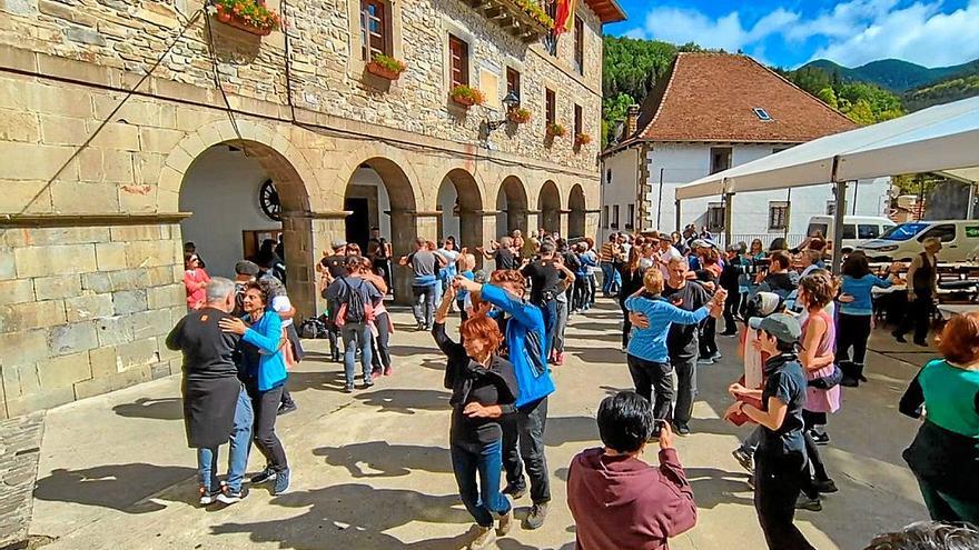 Danspirenaica, tres días de septiembre para la danza tradicional en Isaba