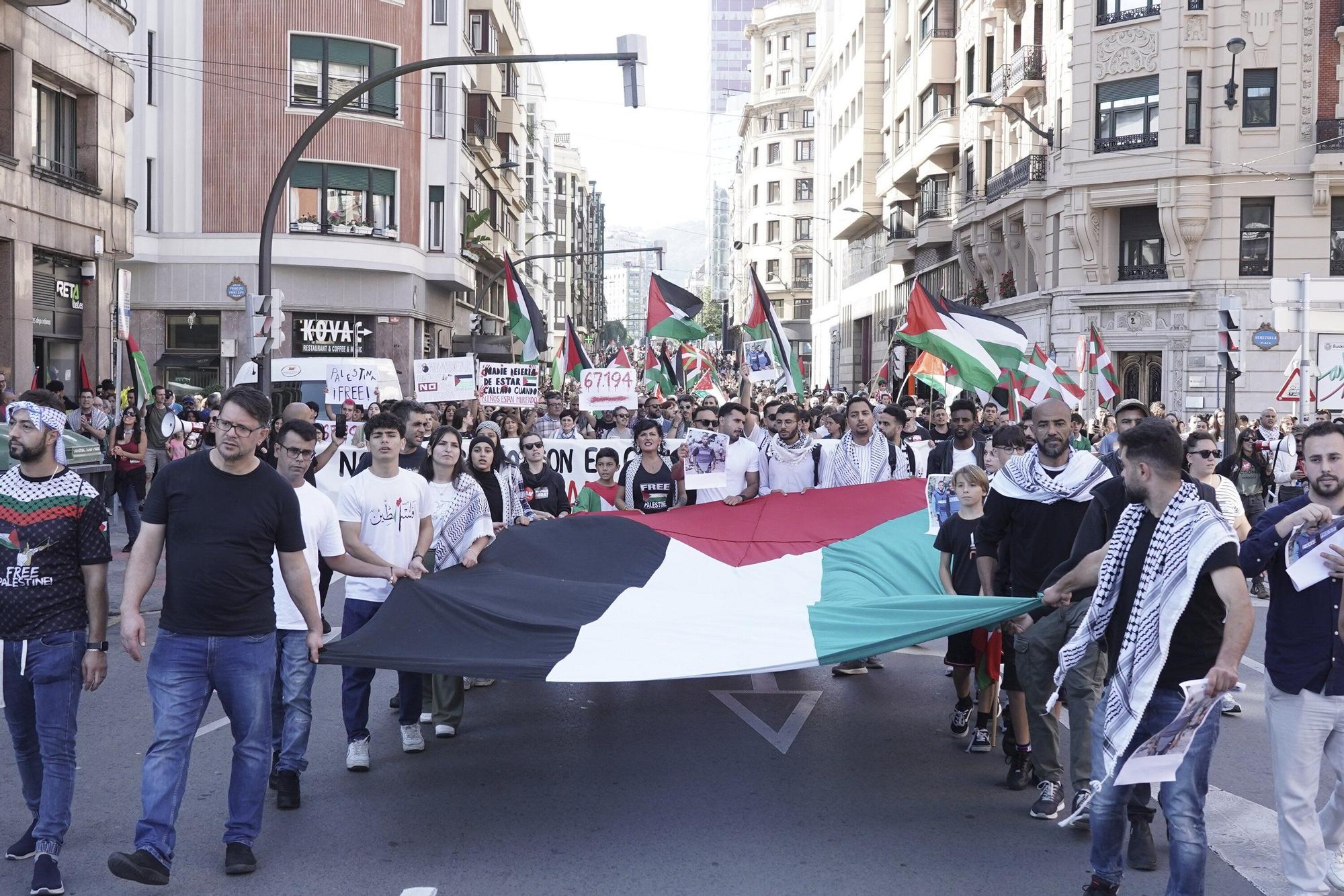 Miles de personas se manifiestan en Bilbao en apoyo al pueblo palestino