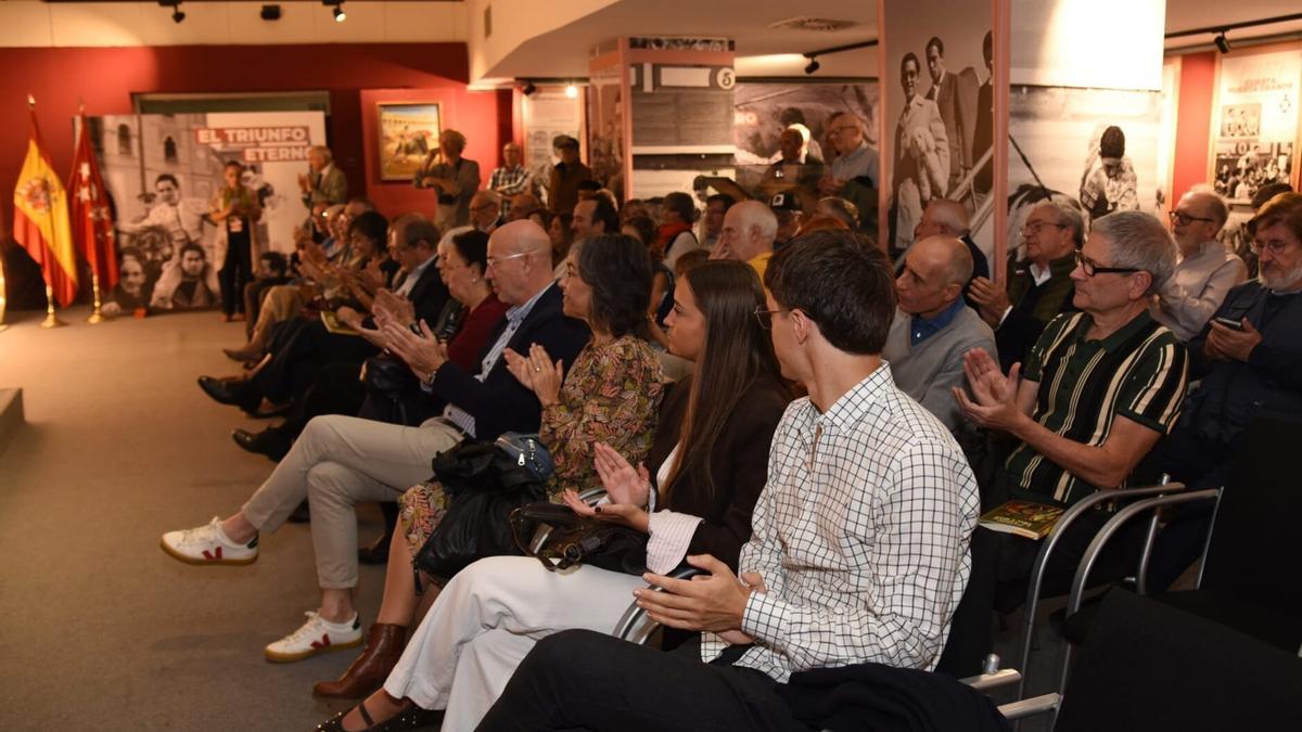 Público asistente a la presentación del libro de Verdoy.