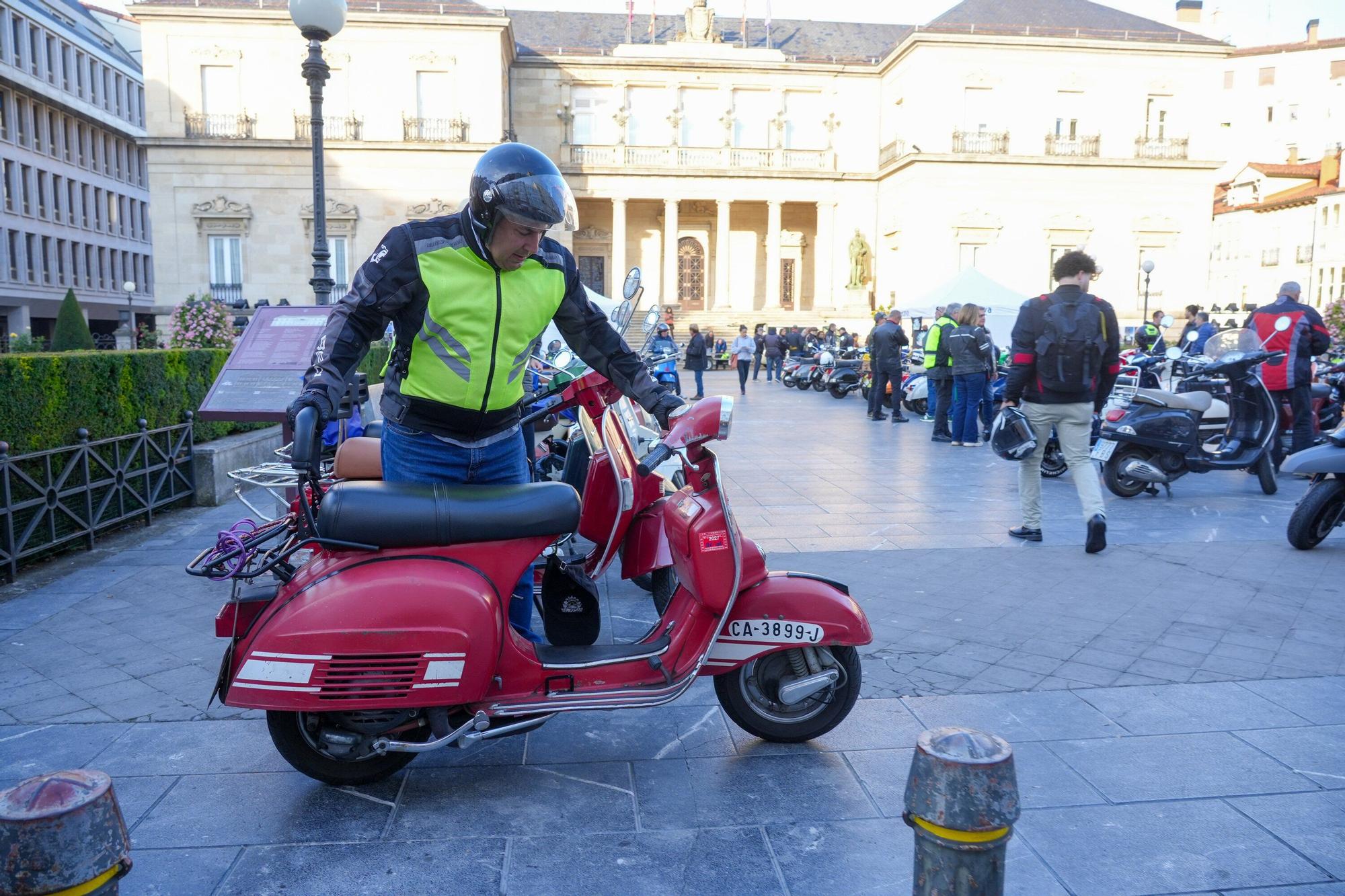 En imágenes: Vespas y Lambrettas toman Vitoria