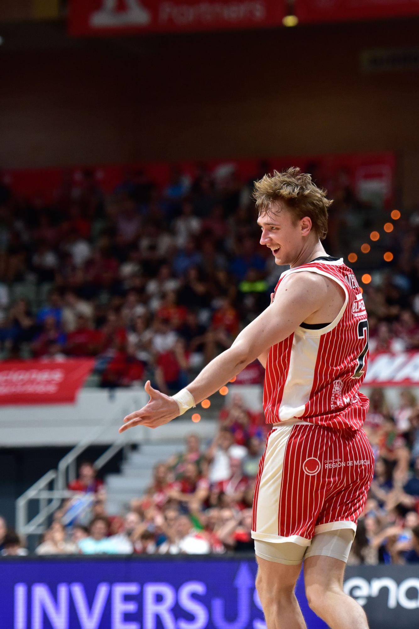 Raieste celebra uno de sus dos triples de ayer.