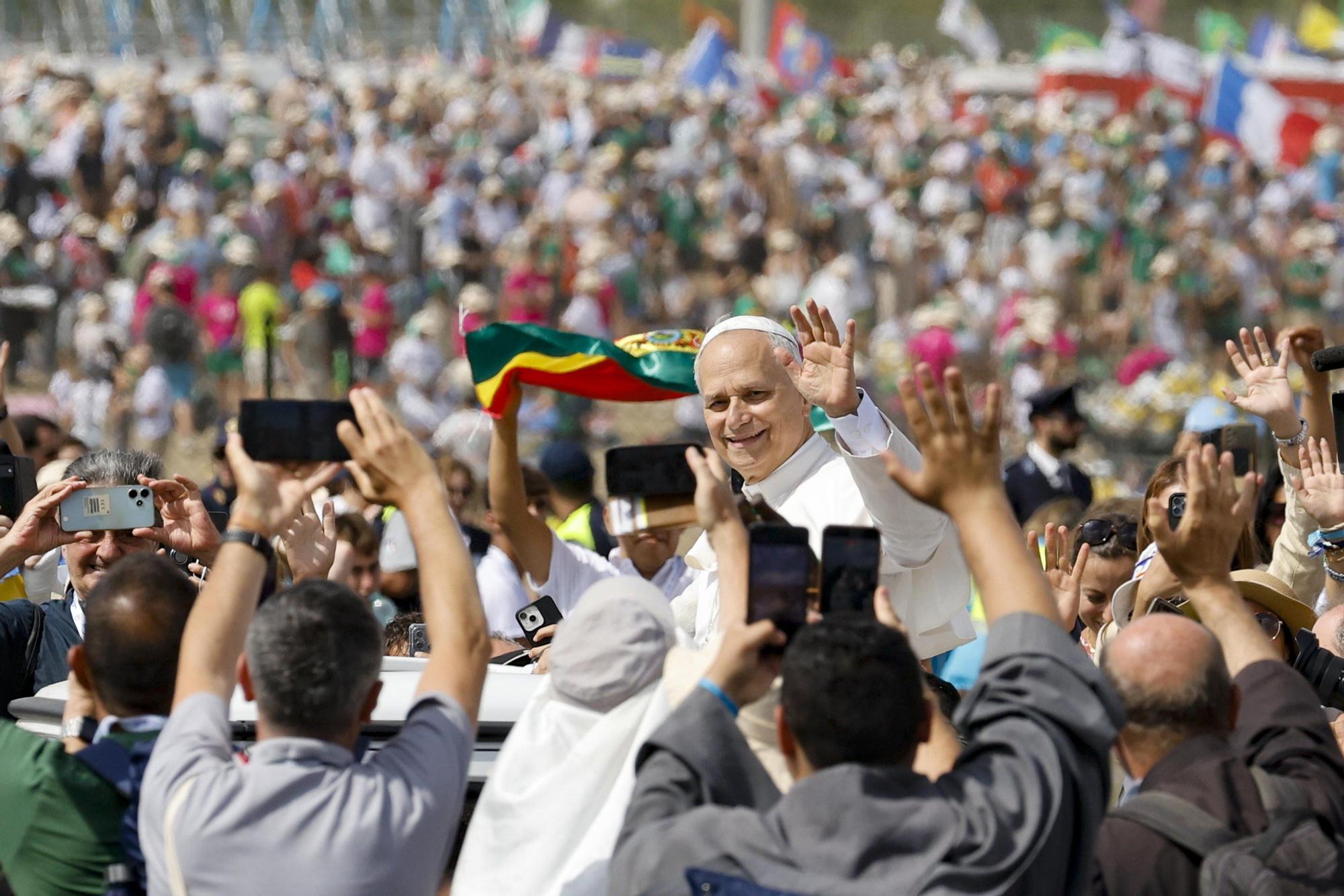 El papa León XIV despide el Jubileo de la Juventud
