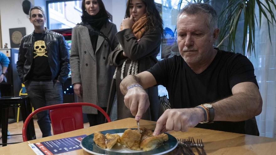 El bar Amapola y Txoko Taberna, ganadores del concurso de torrijas de Zaramaga