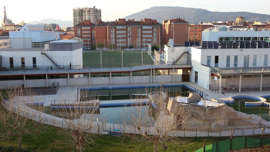 El Ayuntamiento de Pamplona se compromete a buscar una solución para las piscinas de Larrabide
