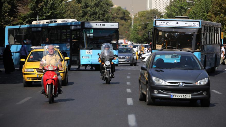 Irán autoriza a las mujeres a conducir motocicletas
