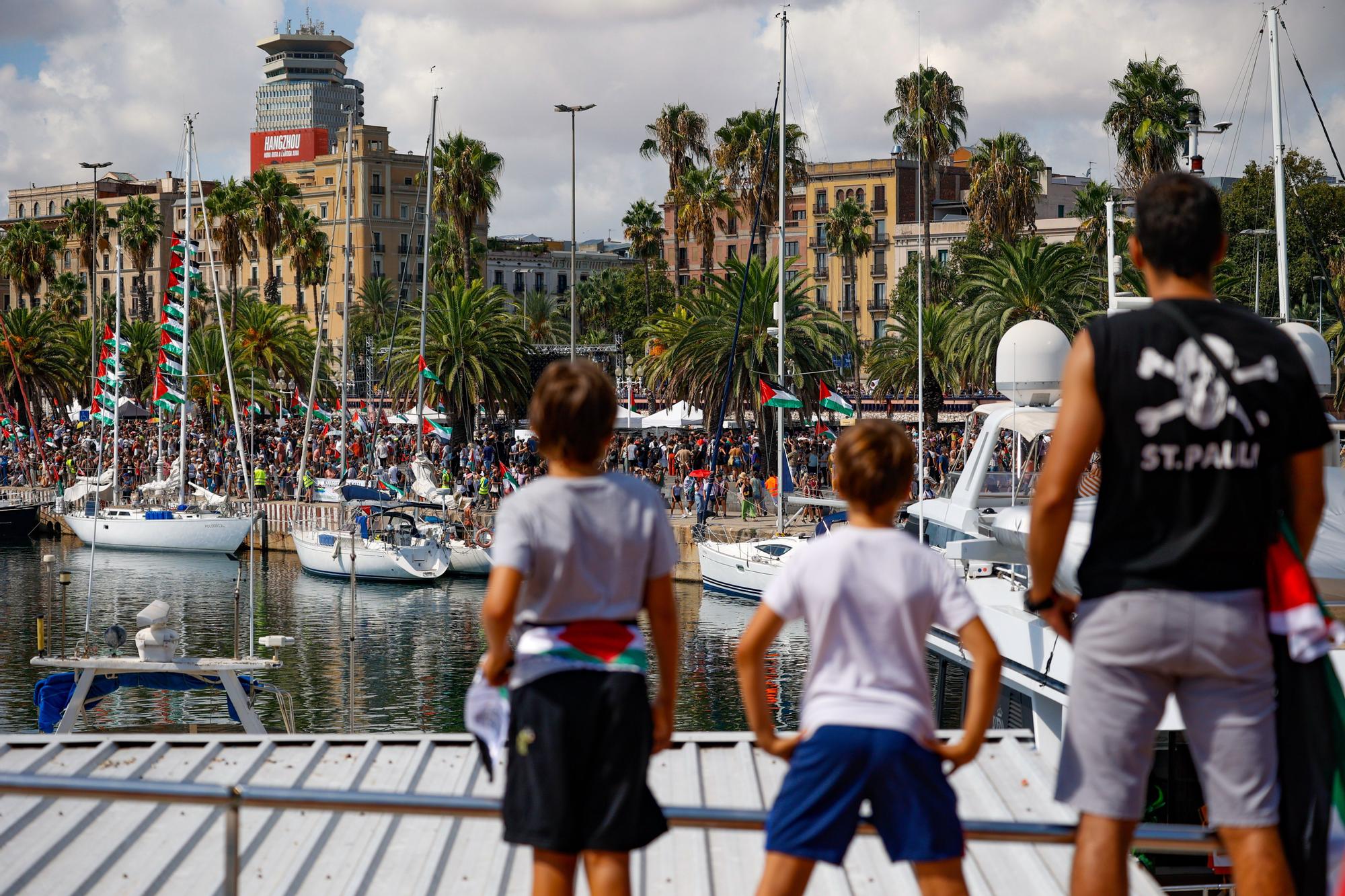 Fotos: La flotilla Global Sumud zarpa rumbo a Gaza