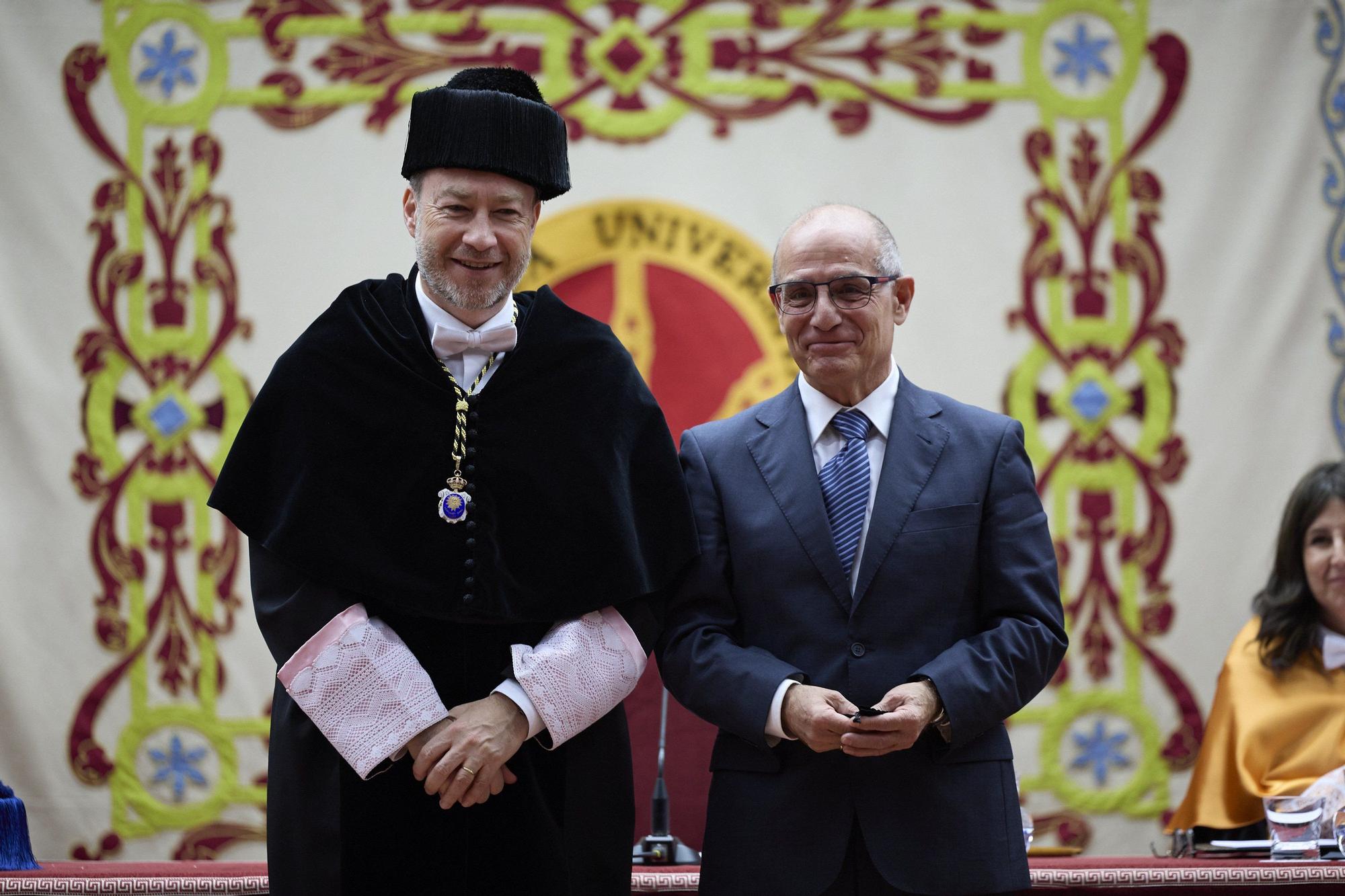 Fotos del homenaje de la UPNA a las personas que llevan 25 años trabajando en la Universidad