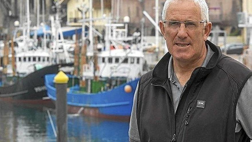 Emeterio Urresti en el puerto de Getaria.