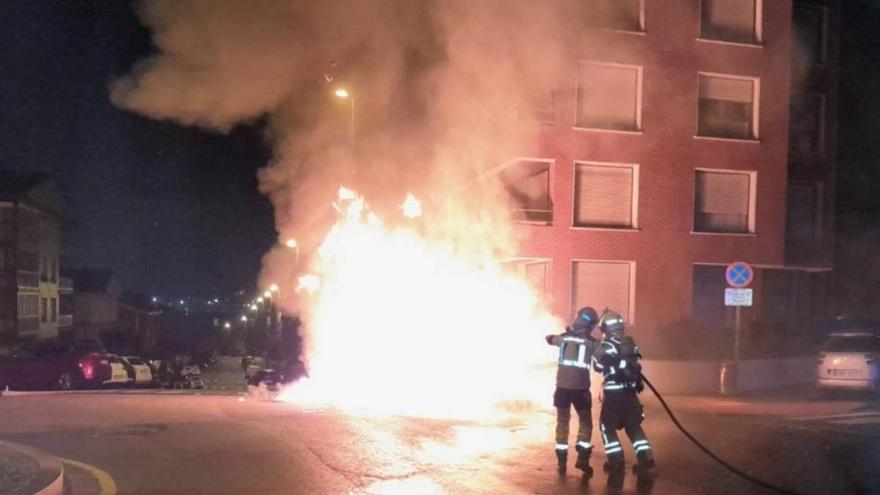 Getxoko Udaltzaingoa pertsona bat ikertzen ari da Algortan edukiontziak erretzeagatik