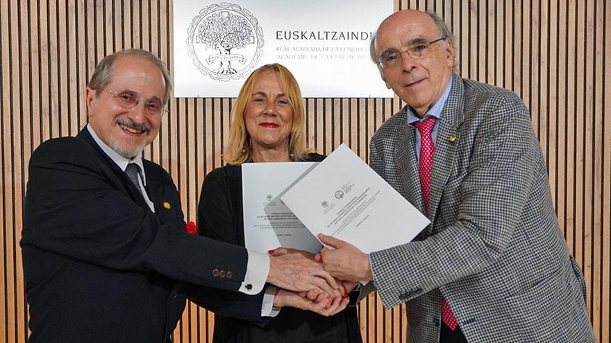 Euskaltzaindiak eta Bilboko Mediku Zientzien Akademiak lankidetza hitzarmena sinatu dute lehen aldiz