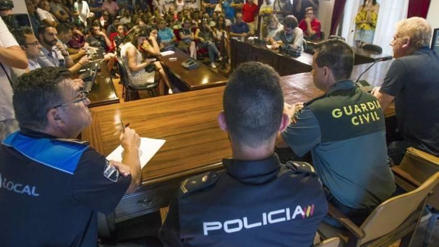 Casi un centenar de personas han acudido hoy al Ayuntamiento de A Pobra do Caramiñal para participar como voluntarias en las batidas organizadas para buscar a la joven madrileña Diana Quer
