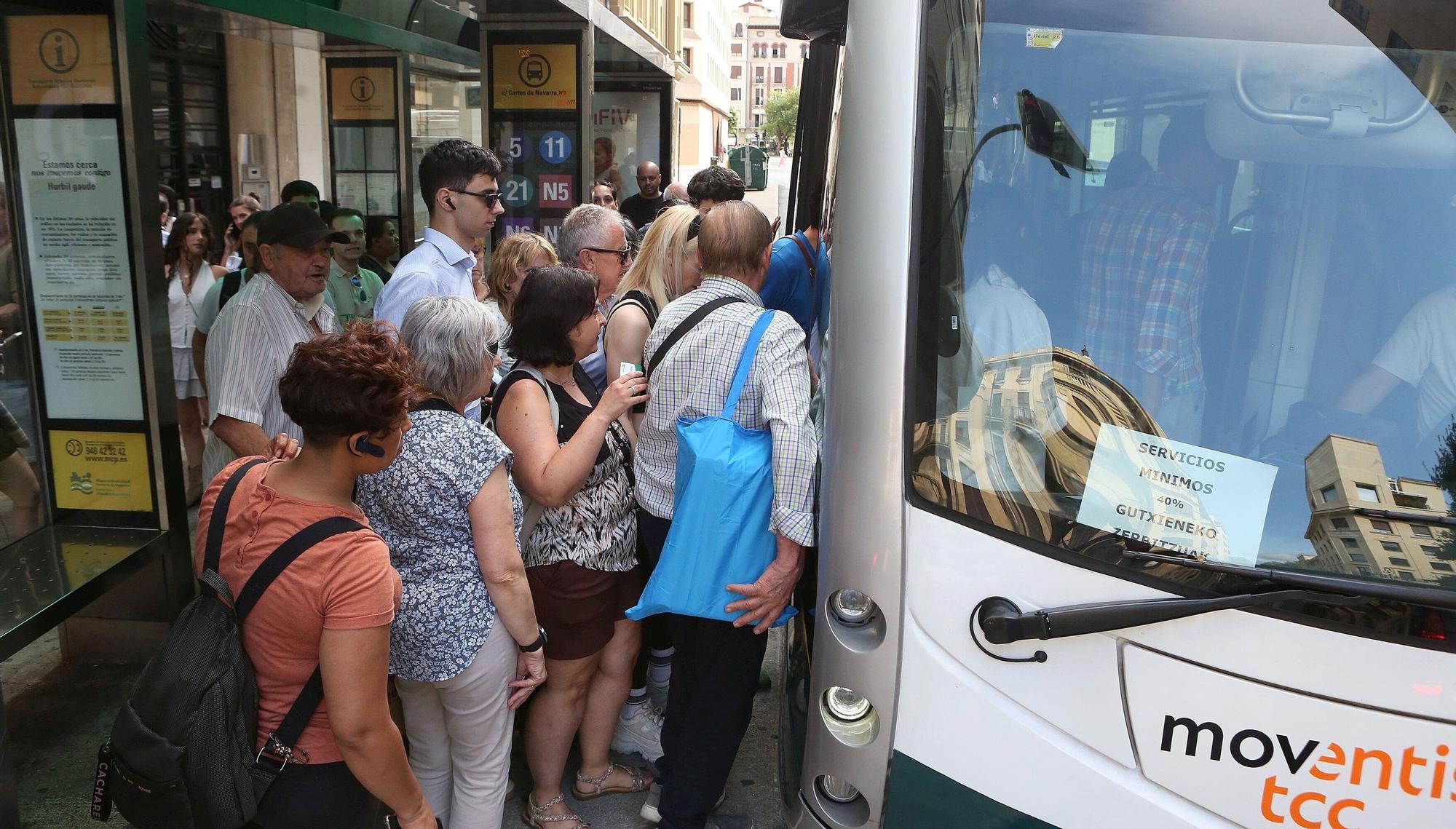 Primera jornada de la huelga indefinida en julio en el servicio de villavesas