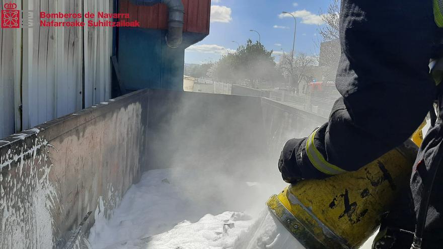 Sofocado un incendio en un contenedor de una empresa en Tudela