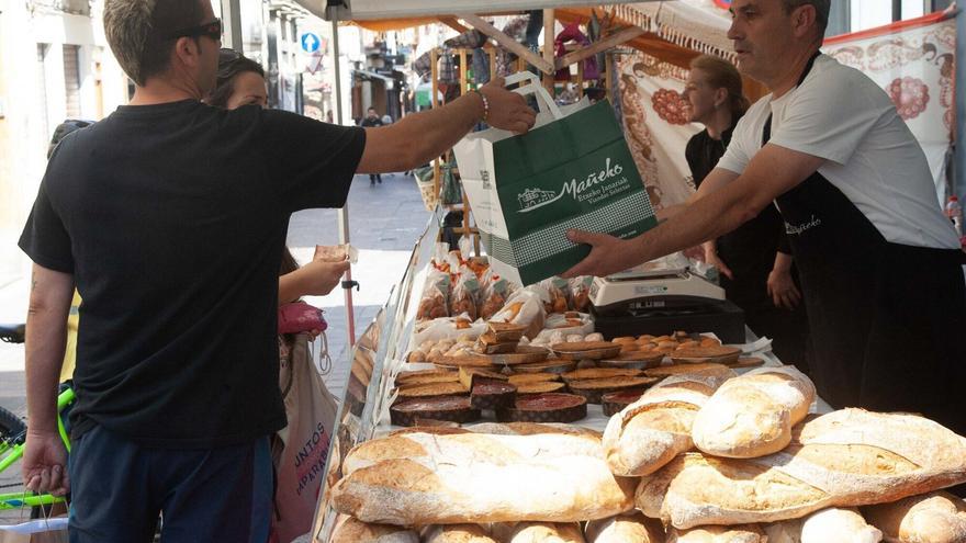 El Mercado de la Almendra celebra su cita más festiva este sábado