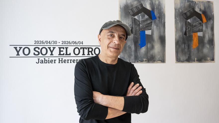Jabier Herrero toma la galería y el escaparate de Zas Kultur con 'Yo soy el otro'