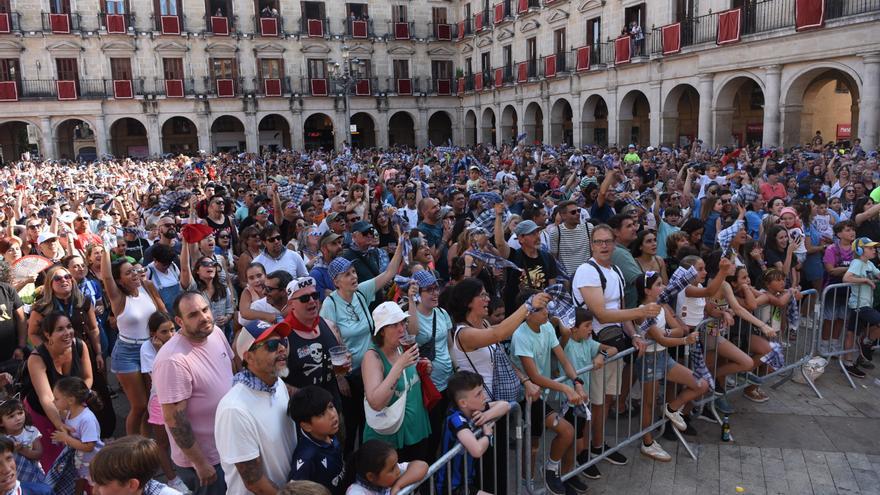 En imágenes: La plaza Nueva recibe a Celedón